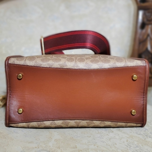 Coach Field Tote - Picture 9 of 10